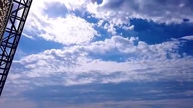 夏日阳光下的延时白云视频的预览图